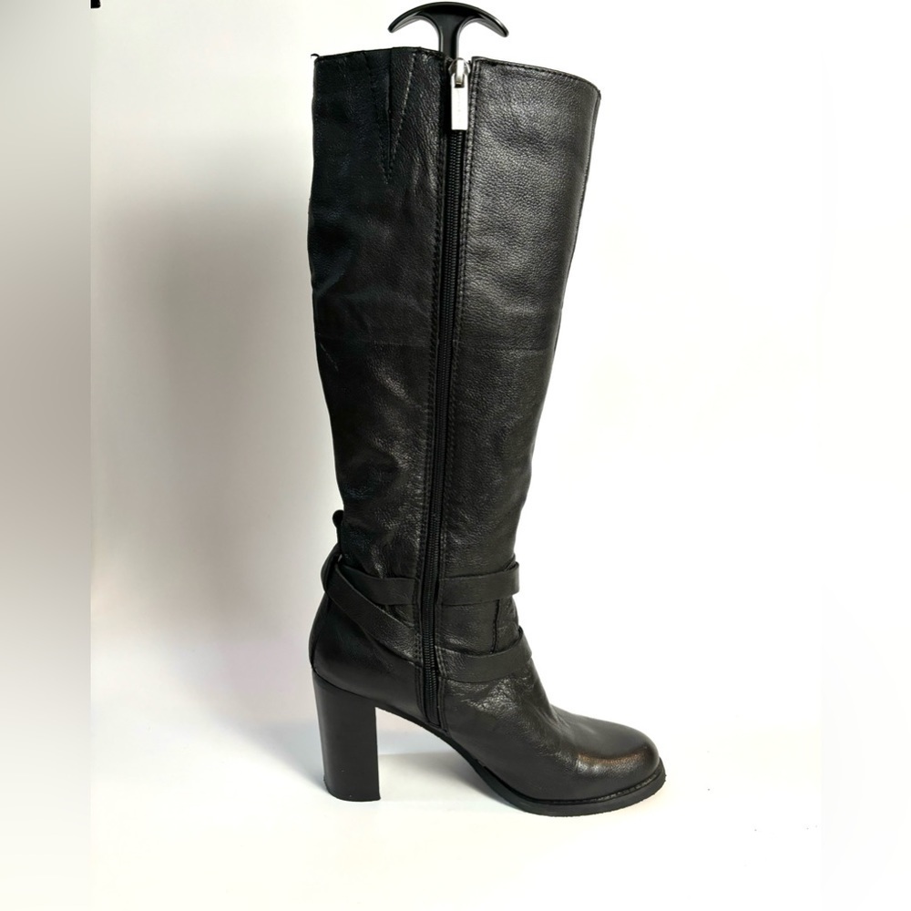 Genuine Leather Bandolino Brand Knee High zip Up Boots sz 8.5